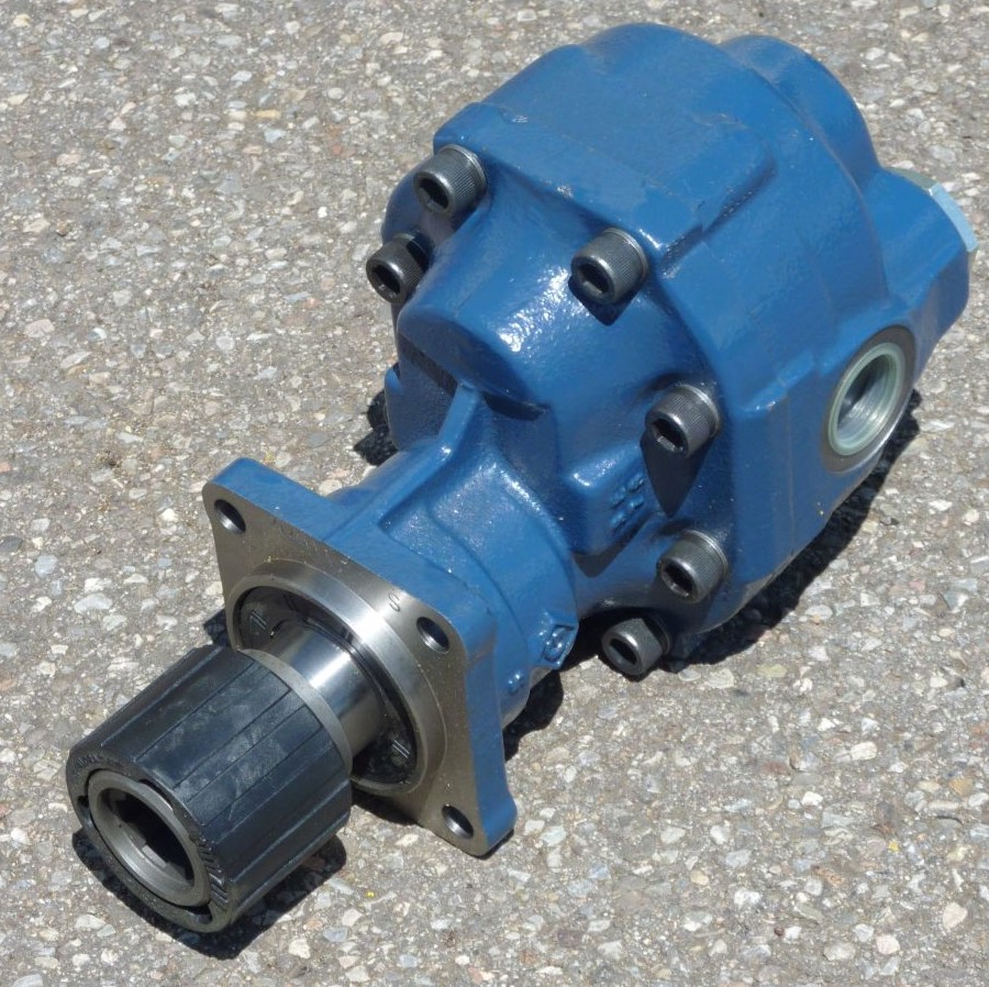 HYDRAULIKPUMPE 90cm³
max. 250 bar
BG4, Linkslauf
Saugseite 5/4", Druckseite 1"
Aufsteckschnellve