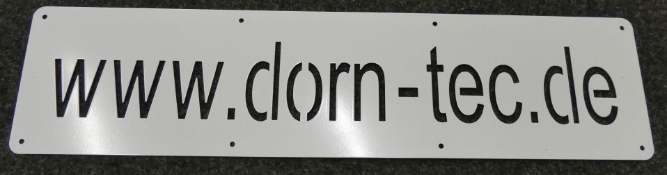 Laserzuschnitt mit Schriftzug DORN-TEC Blech 530 x 130 x 1mm Eckenradius R10 Schriftzug max. 480mm lang pulverbeschichtet grau RAL 7035