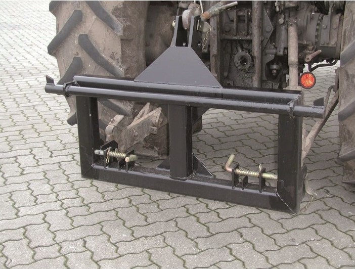 84730141_1IvFlPycR9cWue DREIPUNKTADAPTER für Euroaufnahme
zw. Dreipunkt und Euronorm- Geräten
max. Belastung 2000 kg