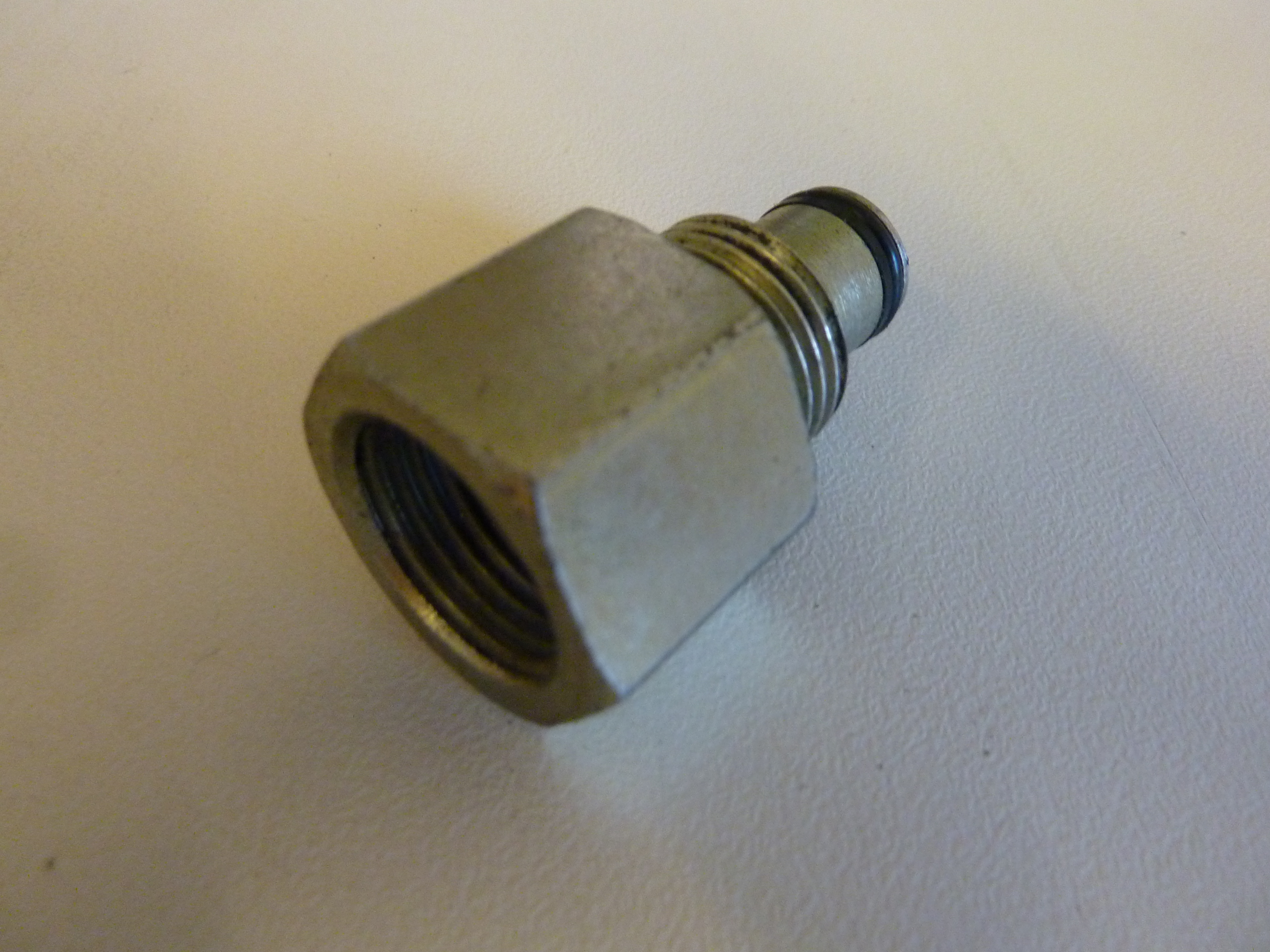 83109004_1 DRUCKWEITERFÜHRUNG 1/2"
für Holzspalter HS-Serie bei Seilwindenbetrieb