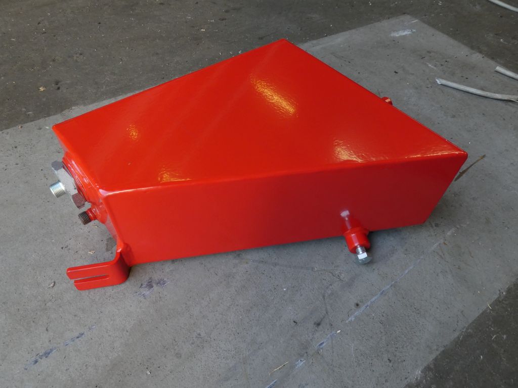 ÖLTANK für Waldprofi EH-Winden
340 x 305 x 135mm
Volumen ca. 7,5 l