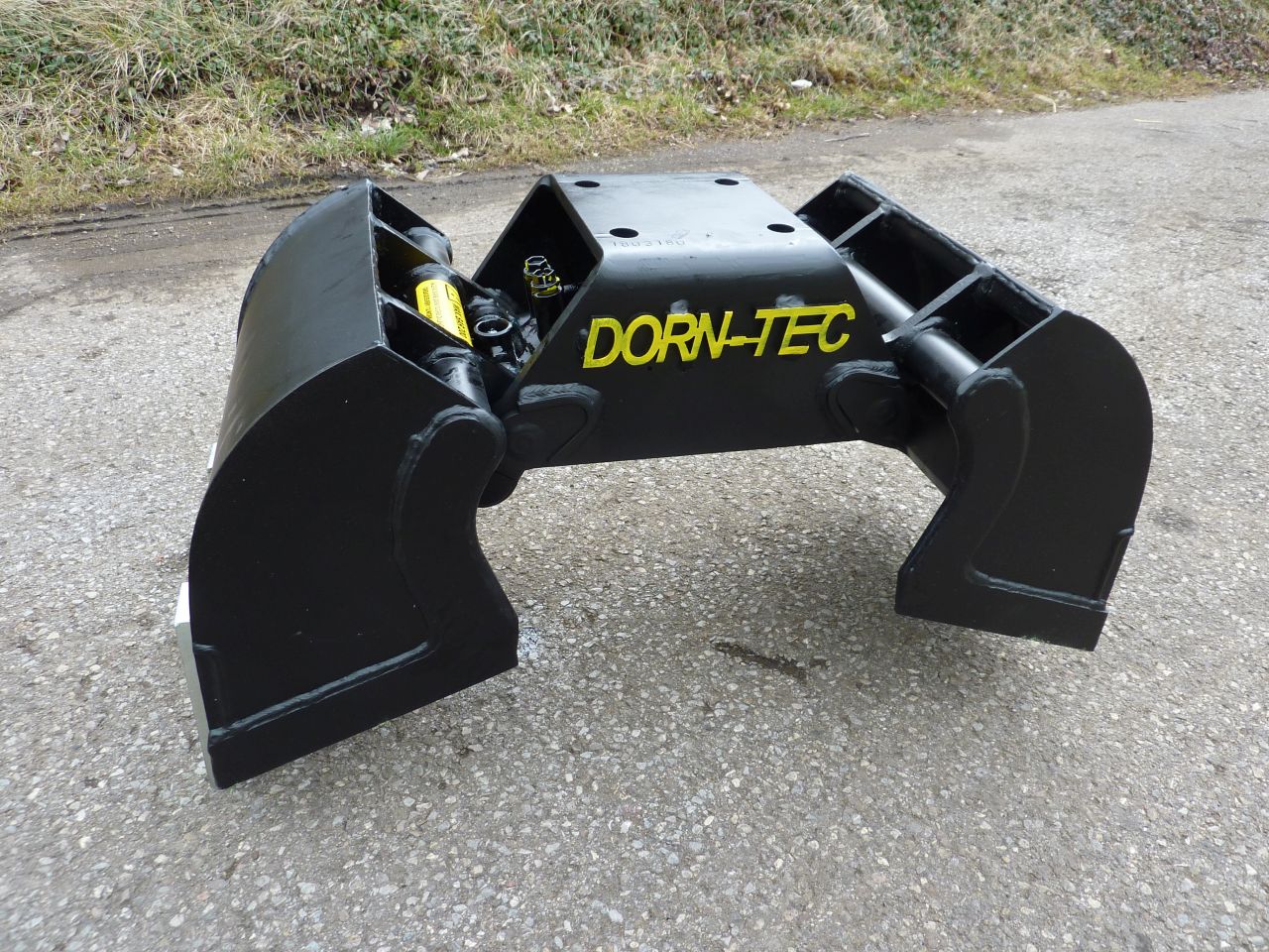ZWEI-SCHALEN-GREIFER ZG OTL M35 30 cm AB / 35 Liter Inhalt mit einem liegendem Zylinder Öffnungsweite 62 cm Betriebsdruck max. 200 bar Aufnahme 100 x 100